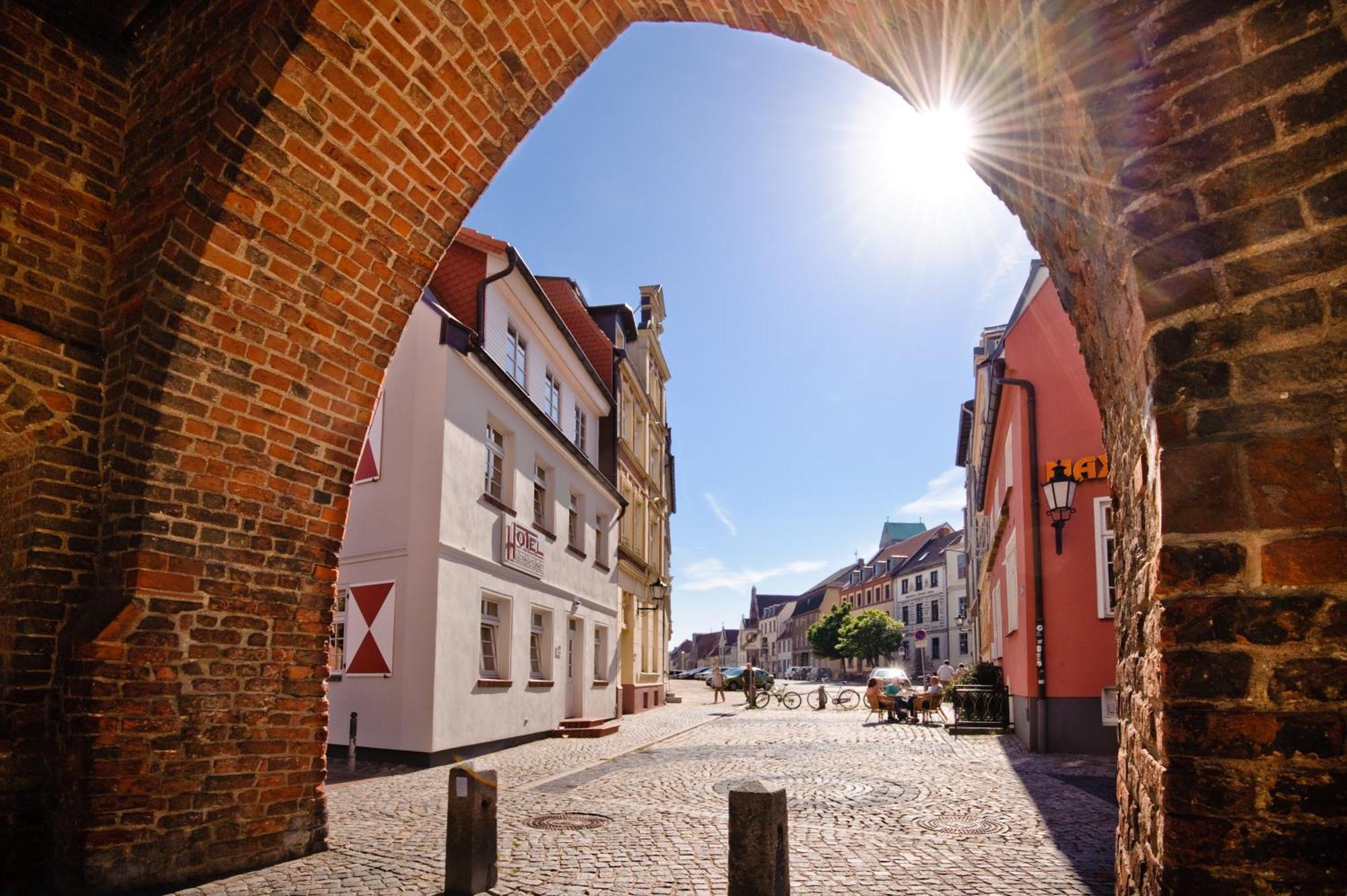 Hotel Am Alten Hafen 3*